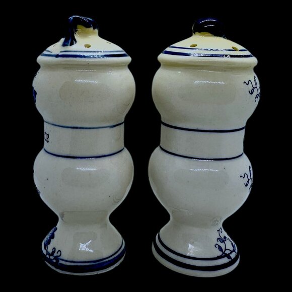 Vintage ARNARD Blue Onion All Spice & Chive Shakers White & Blue Flowers 4.25" - Picture 4 of 13